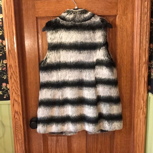 Rachel Zoe Faux Chinchilla Fur Vest - NWOT - Picture 5 of 7